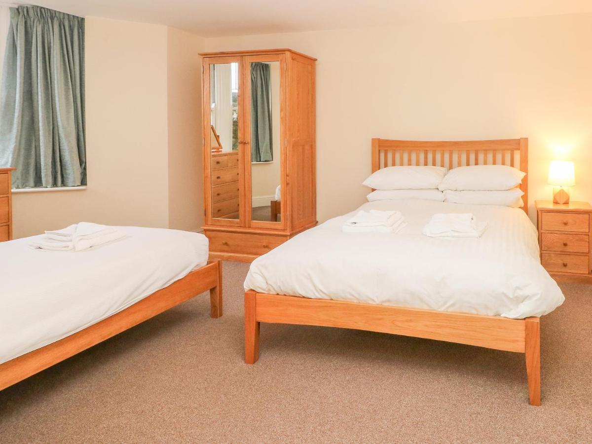 1 Southgate Apartment